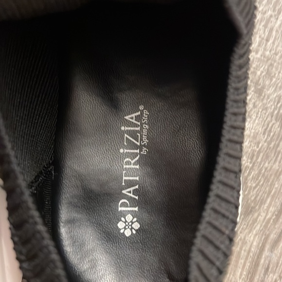 Shoes - Picture 5 of 6